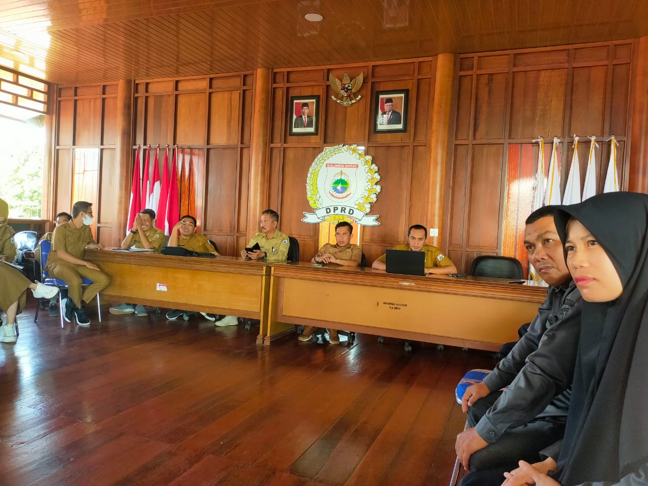 Jajaran Sekretariat Dewan Provinsi Sulawesi Barat Mengikuti Apel secara Virtual di Rumah Aspirasi DPRD Senin 25 Maret 2024.