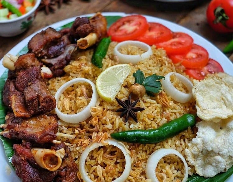 6 Rekomendasi Resto Tempat Jual Nasi Kebuli di Jogja, Siap Manjain Lidahmu!