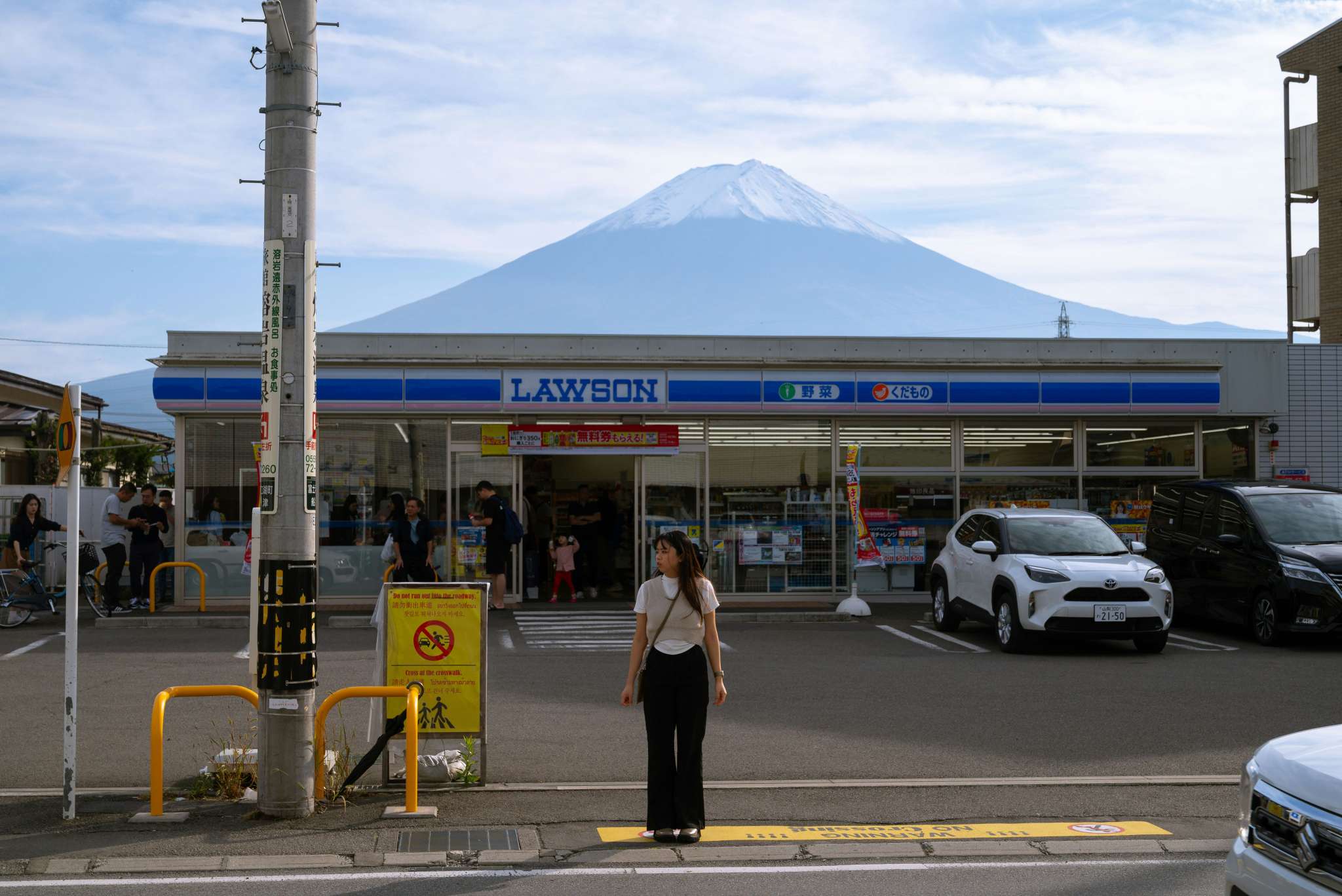 Tak Ada Lagi Gunung Fuji di Belakang Minimarket Jepang