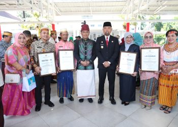 Dinas Kesehatan Kota Makassar Terima Penghargaan Penyelenggara Kesehatan Haji Terbaik 2024