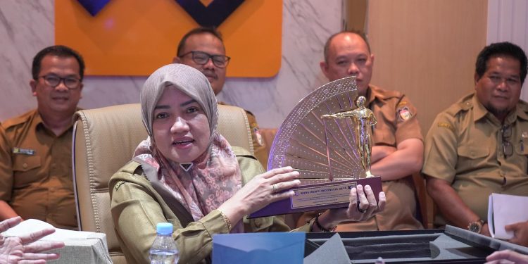 Kadis PU kota Makassar memimpin rapat koordinasi rutin bulanan dihadiri oleh Pejabat Struktural