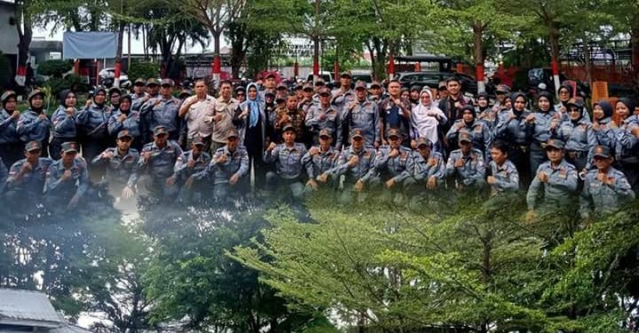 Sekcam Tamalate memimpin apel kesiagaan anggota satlinmas Kecamatan Tamalate