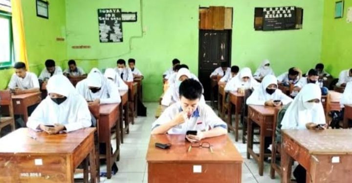 UPT SPF SMPN 32 MAKASSAR MELAKSANAKAN SEMESTER GANJIL BERBASIS KOMPUTER