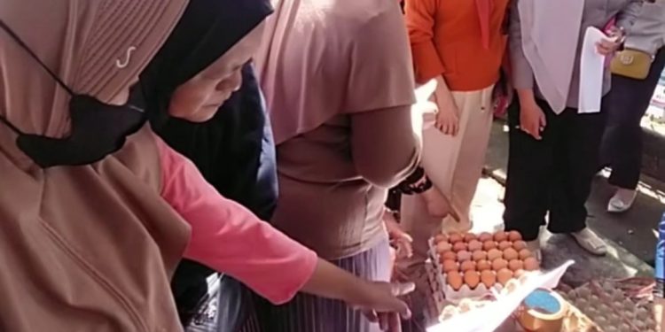 Dinas Ketahanan Pangan Kota Makassar menggelar Gerakan Pangan Murah di Kelurahan Paccerakkang Kecamatan Biringkanaya