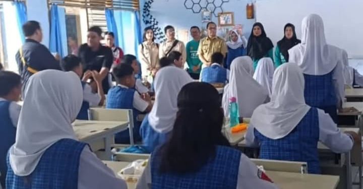 Plh. Kadis Pendidika Dampingi Wali Kota Makassar menggelar uji coba makan bergizi gratis