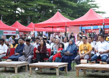 Ketua TP PKK Makassar Borong Jajanan UMKM di Makassar Ramadan Fest 2025