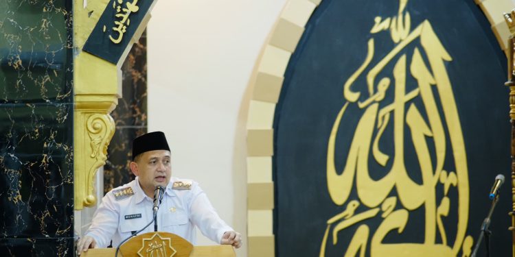 Wali Kota Makassar Silaturahmi dan Shalat Tarawih Bersama Jamaah Masjid Darun Naim