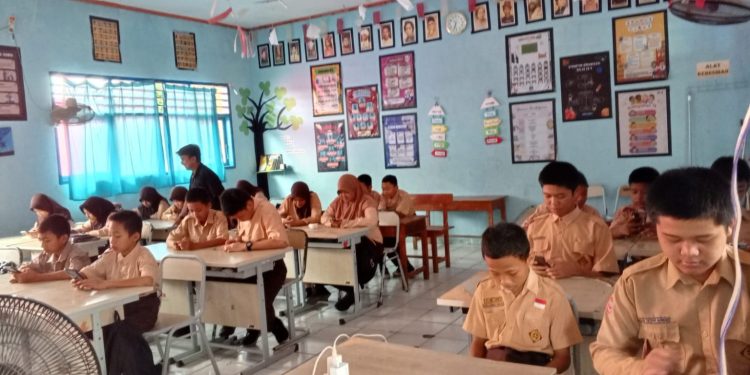 UPT SPF SMP Negeri 49 Makassar sukses melaksanakan kegiatan Sumatif Tengah Semester Tahun Pelajaran 2024/2025