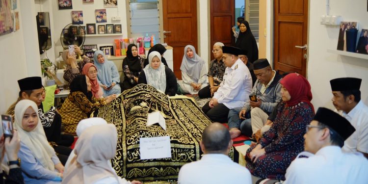Wali Kota dan Wakil Wali Kota Makassar Melayat ke Rumah Duka Ayah Kadis Pariwisata