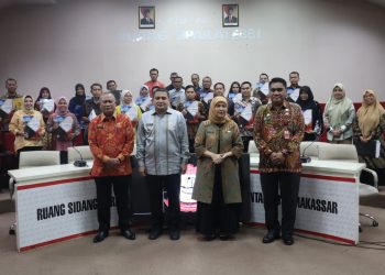Wali Kota Makassar Serahkan SK Jabatan Pelaksana bagi Pegawai Mutasi Masuk