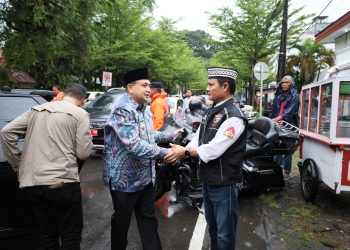 Wali Kota Makassar Apresiasi Bakti Sosial HDCI Salurkan Paket Sembako untuk 1.000 Petugas Kebersihan