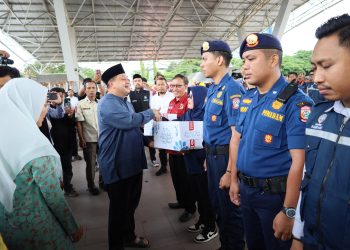 Pemkot Makassar Salurkan 7.640 Paket Sembako untuk Petugas Kebersihan, Linmas, Hingga Marbot Masjid