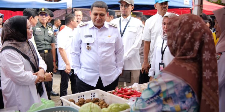 Kunjungi Gerakan Pasar Murah, Wali Kota Munafri Pastikan Harga Pangan Terjangkau