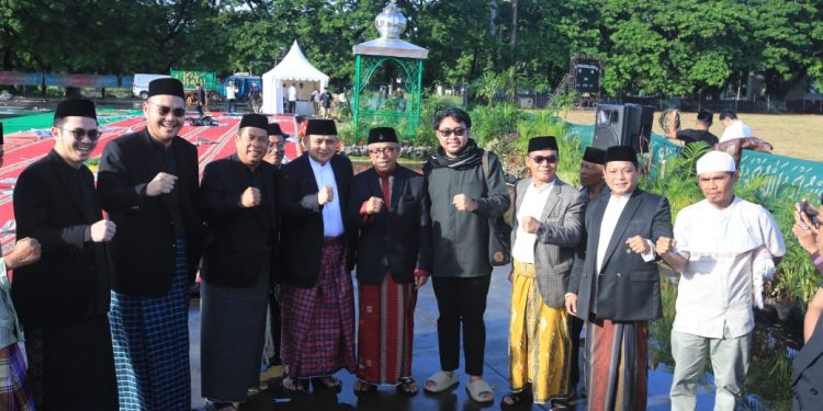 Pj Sekda Makassar Irwan Adnan Dampingi Wali Kota Salat Idulfitri di Karebosi dan Gelar Open House di Rujab