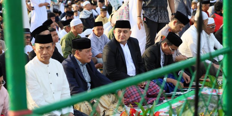 Wali Kota Makassar Munafri Arifuddin Ikuti Salat Idulfitri di Lapangan Karebosi
