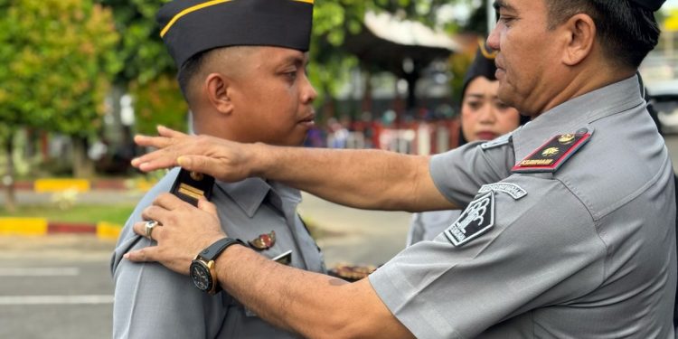 Lapas Makassar Gelar Upacara Penyematan Kenaikan Pangkat ASN