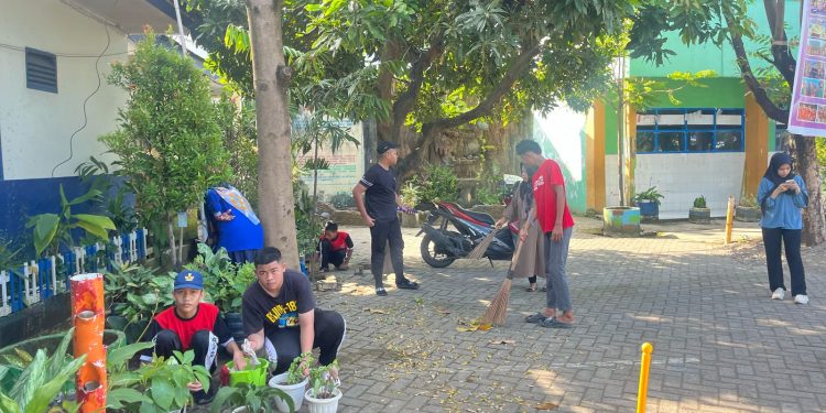Kegiatan Sabtu Bersih Tim Adiwiyata UPT SPF SMP NEGERI 23 MAKASSAR