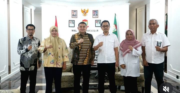 Kepala Dinas Pekerjaan Umum Kota Makassar Zuhaelsi Zubir, mendampingi Walikota Makassar Munafri Arifuddin menerima kunjungan Kepala Balai Besar Wilayah Sungai(BBWS) Pompengan-Jeneberang
