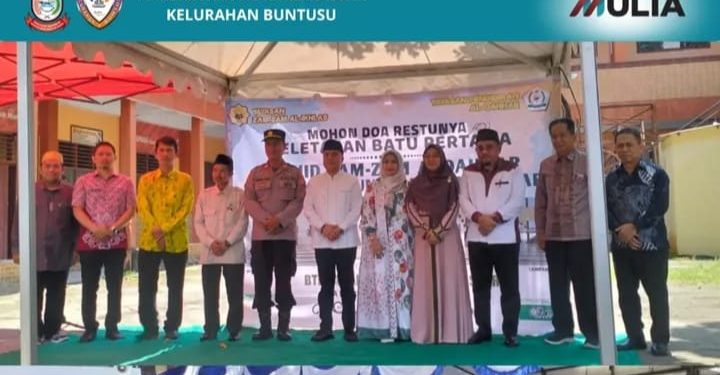 Lurah Buntusu Letakkan Batu Pertama Masjid Zam-Zam Al Qahhar