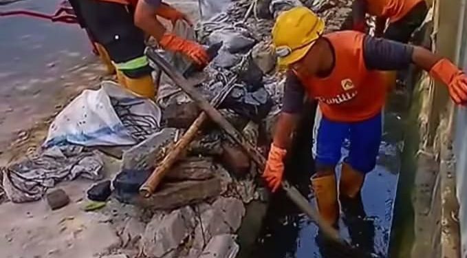 Dinas PU Makassar Gerak Cepat Atasi Genangan di Jalan Beruang