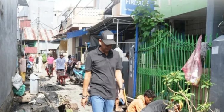 Camat Tallo Pimpin Aksi “Jum’at Bersih”, Warga Lembo Kompak Turun Tangan!