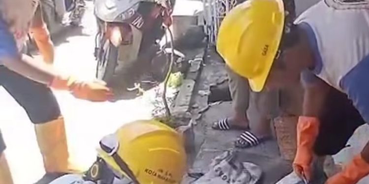 Drainase Tersumbat Dibedah! Dinas PU Makassar Turun Tangan Selamatkan Lingkungan