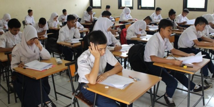 SMP Negeri 14 Makassar Tutup Tahun 2025 dengan Aksi Disiplin dan Prestasi Siswa