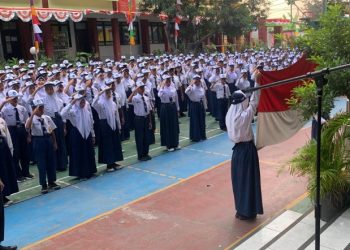 SMP Negeri 12 Makassar Tegakkan Disiplin Lewat Upacara Bendera Senin Pagi