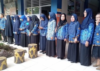 Upacara Penuh Makna di SMP Negeri 23 Makassar, Pengabdian 25 Tahun H. Mansur Ditutup dengan Khidmat