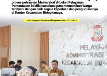 Menjaga Kualitas Layanan, Camat Biringkanaya Turun Langsung ke Loket Pelayanan