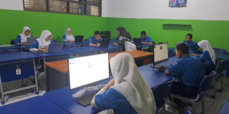 Siap Hadapi TKA 2026! SMP Negeri 45 Makassar Uji Mental dan Kompetensi Siswa Lewat Simulasi Resmi