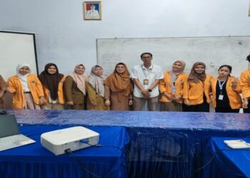 SMPN 5 Makassar Melangkah Maju di Era AI, Guru Bahasa Dibekali Inovasi Story Book Digital